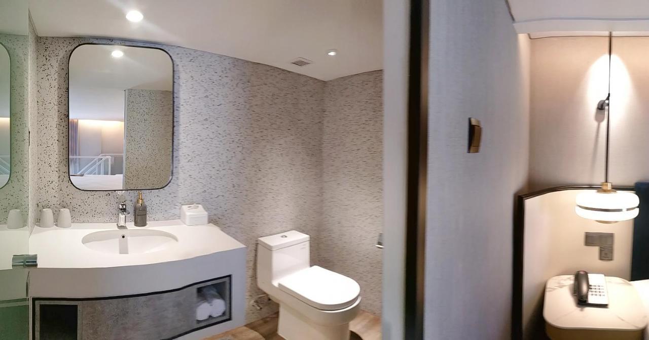 Mercure Surabaya Manyar Exterior photo