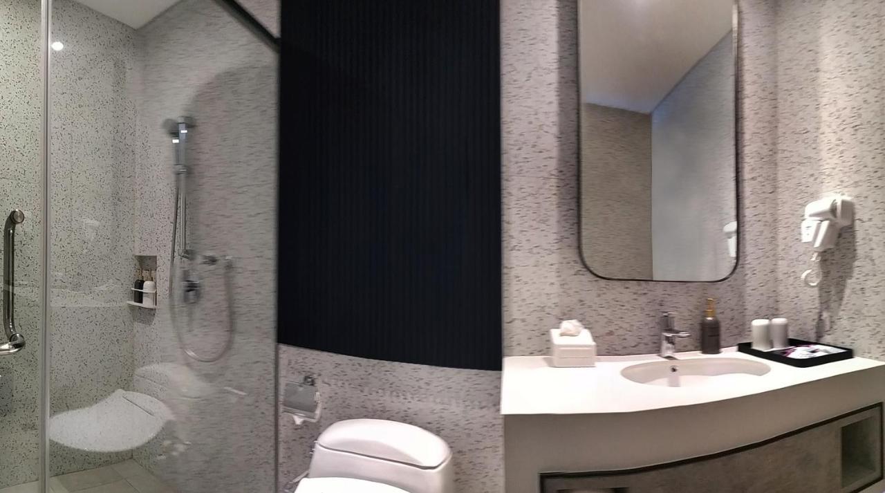 Mercure Surabaya Manyar Exterior photo