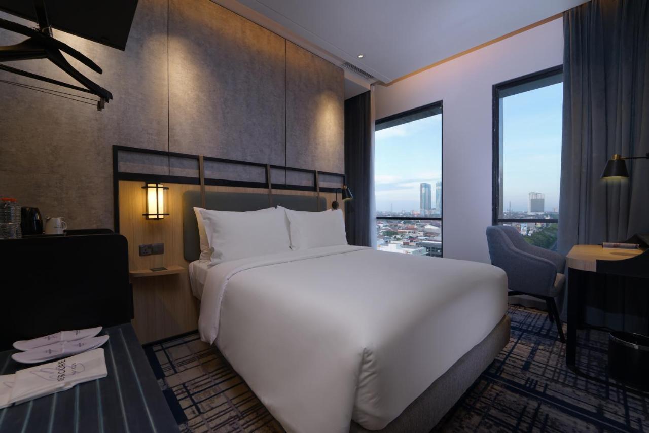 Mercure Surabaya Manyar Exterior photo