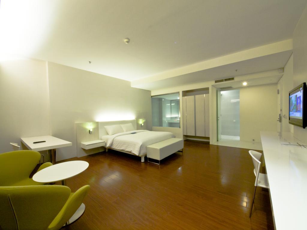 Mercure Surabaya Manyar Exterior photo