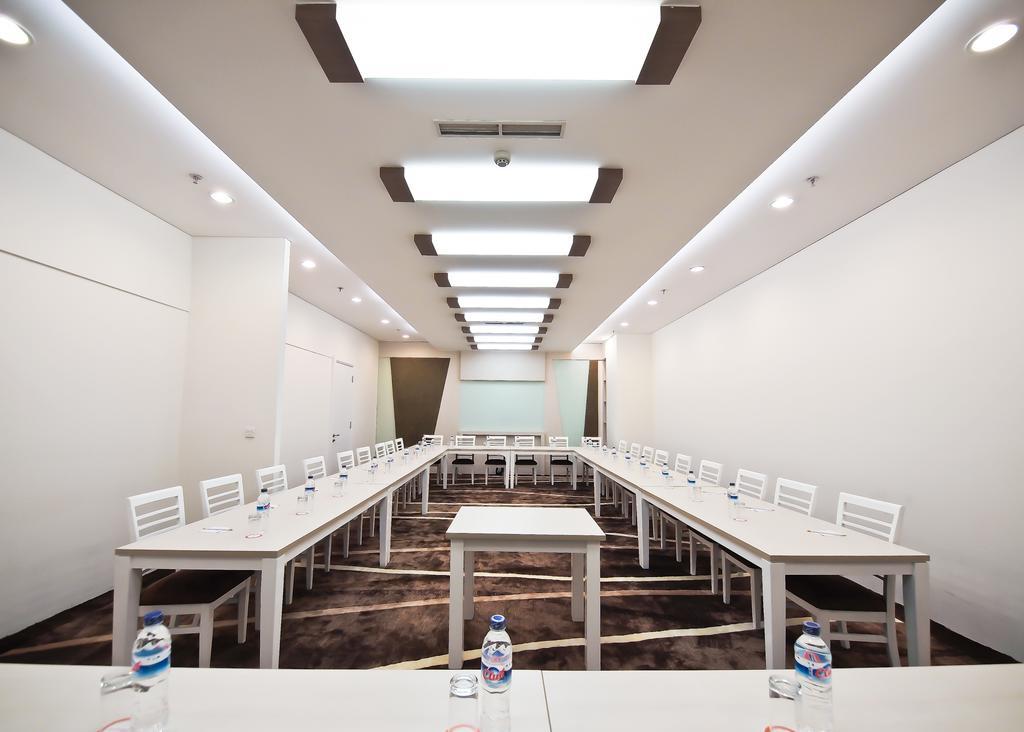 Mercure Surabaya Manyar Exterior photo