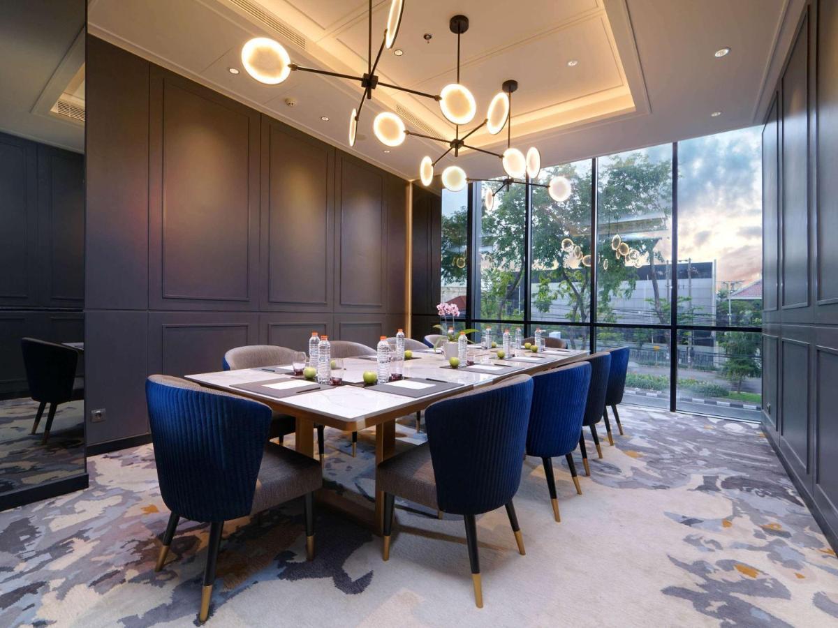 Mercure Surabaya Manyar Exterior photo